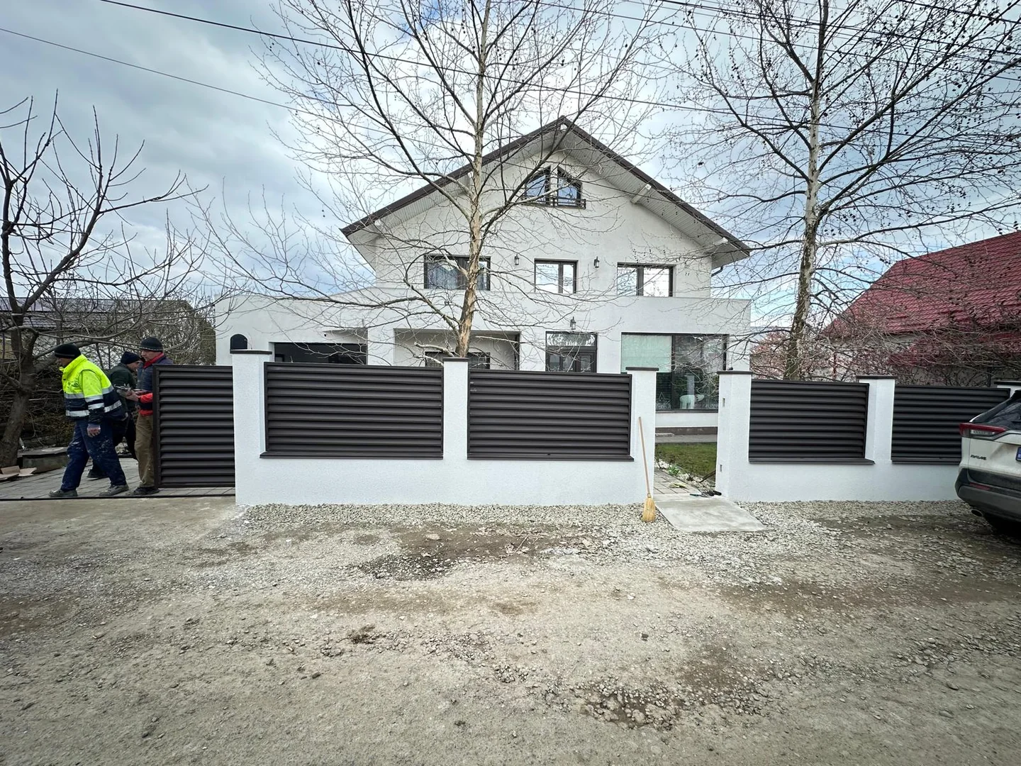 Gard executat complet cu porți metalice Iași